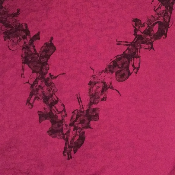💗 Revolver Gun Heart Shirt - Picture 3 of 6